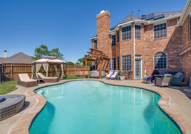 Photo 3 of Sale Pending at 7517 Silverthorn Dr, Rowlett, TX 75089 | MLS# 21229724 | Listing updated on 2026-09-20