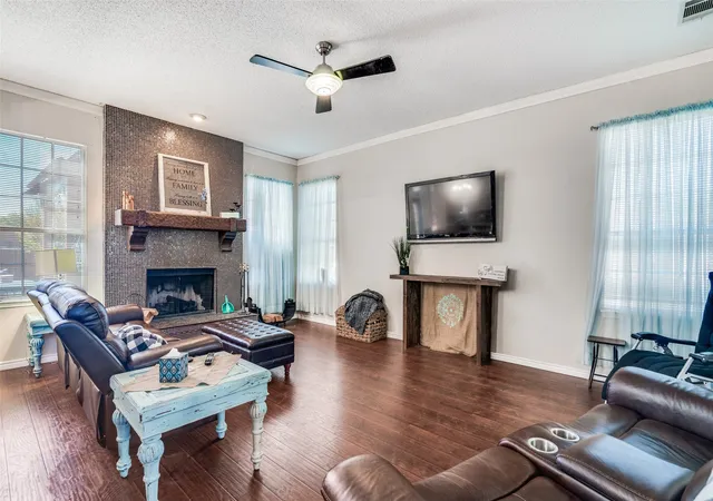 Photo 4 of Sale Pending at 7517 Silverthorn Dr, Rowlett, TX 75089 | MLS# 21229724 | Listing updated on 2026-09-20