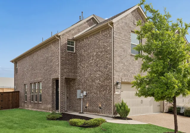 Photo 3 of Townhouse for sale at 1053 Keswick Dr, Allen, TX 75002 | MLS# 21228562 | Listing updated on 2026-08-03