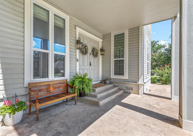 Photo 2 of Single family home for sale at 115 N 1st St, Midlothian, TX 76065 | MLS# 21229897 | Listing updated on 2026-08-25