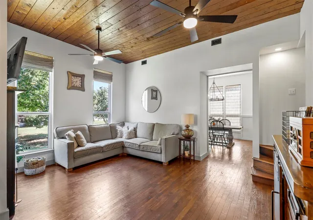 Photo 4 of Single family home for sale at 115 N 1St St, Midlothian, TX 76065 | MLS# 21229897 | Listing updated on 2026-10-04