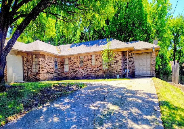 Photo 3 of House for sale at 128 Campbell St, De Soto, TX 75115 | MLS# 21227914 | Listing updated on 2026-07-17