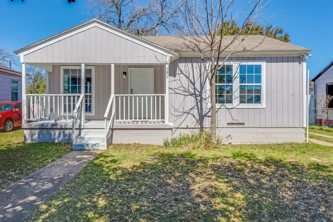 Photo 1 of Single family home for sale at 2627 Sharon St, Dallas, TX 75211 | MLS# 21230029 | Listing updated on 2026-04-06