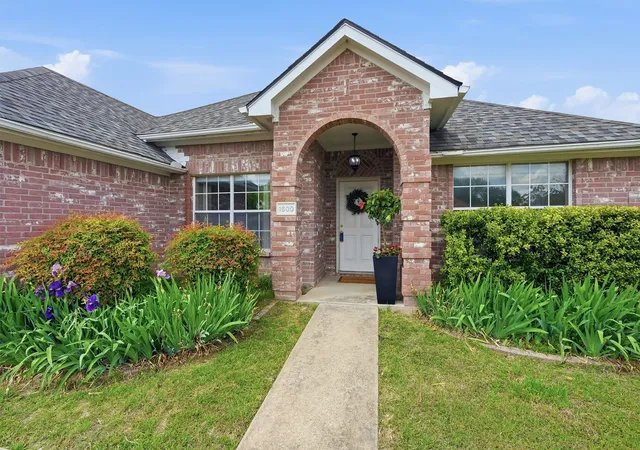Photo 2 of Sale Pending at 1600 Creekside Ave, Sherman, TX 75092 | MLS# 21230195 | Listing updated on 2026-07-14