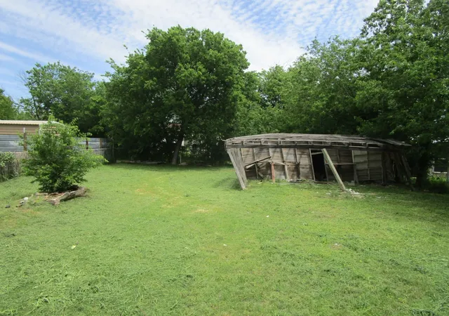 Photo 3 of Sale Pending at 1812 8Th St, Brownwood, TX 76801 | MLS# 21230212 | Listing updated on 2026-10-02