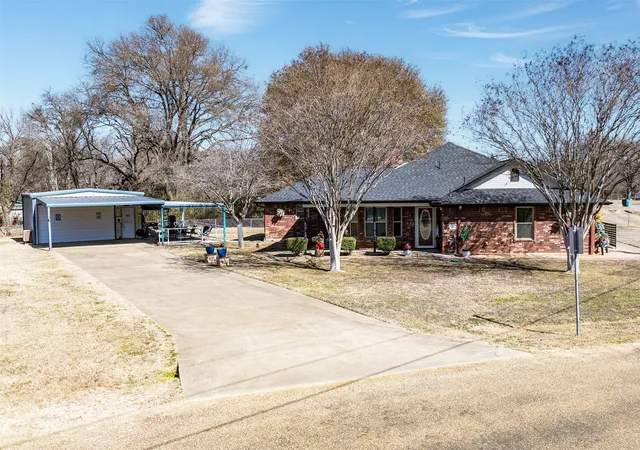 Homes for sale in Gun Barrel City, TX | 224 Autumn Wood Trl, Gun Barrel City, TX 75156 | MLS# 21230223