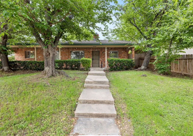 Photo 1 of Single family home for sale at 5516 Beaty St, Fort Worth, TX 76112 | MLS# 21230174 | Listing updated on 2026-09-04