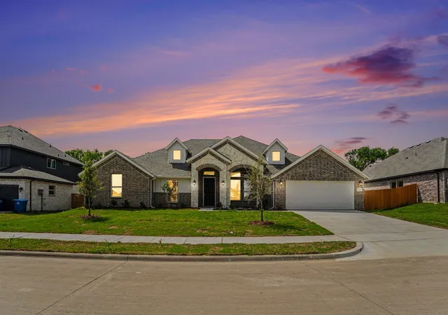 Homes for sale in De Soto, TX | 706 Alaina Dr, De Soto, TX 75115 | MLS# 21230272