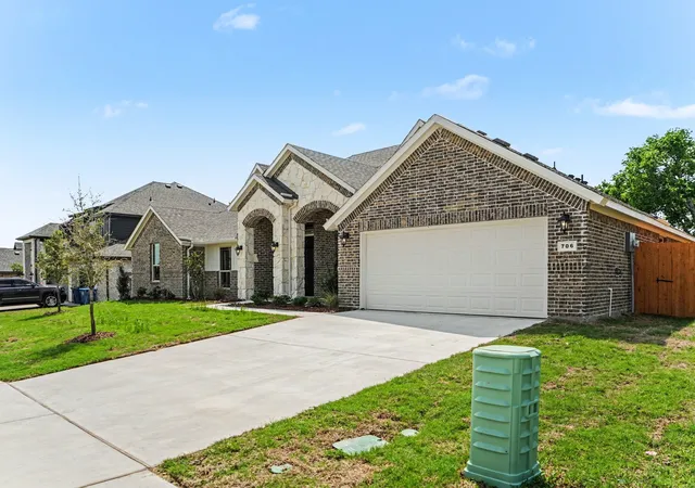 Homes for sale in De Soto, TX | 706 Alaina Dr, De Soto, TX 75115 | MLS# 21230272