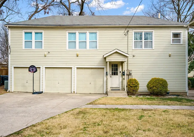 Photo 3 of House for sale at 303 N Waddill St, Mc Kinney, TX 75069 | MLS# 21184202 | Listing updated on 2026-09-15