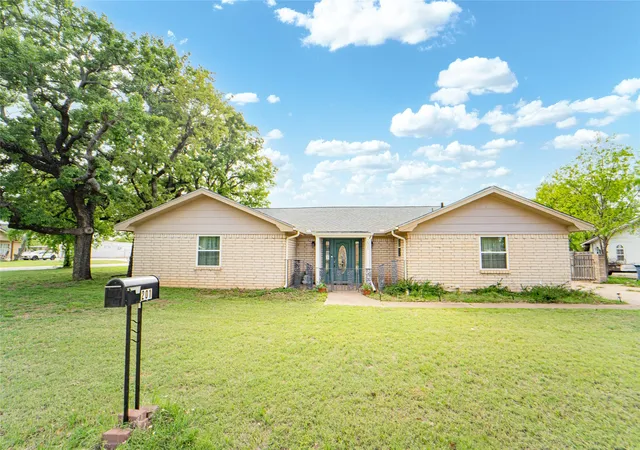 Homes for sale in Breckenridge, TX | 201 Westwood St, Breckenridge, TX 76424 | MLS# 21230151
