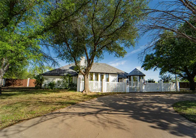 Photo 1 of Single family home for sale at 8 Chaparral Ln, Breckenridge, TX 76424 | MLS# 21229916 | Listing updated on 2026-07-24