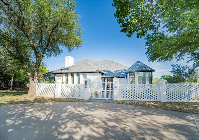 Photo 2 of Single family home for sale at 8 Chaparral Ln, Breckenridge, TX 76424 | MLS# 21229916 | Listing updated on 2026-07-24