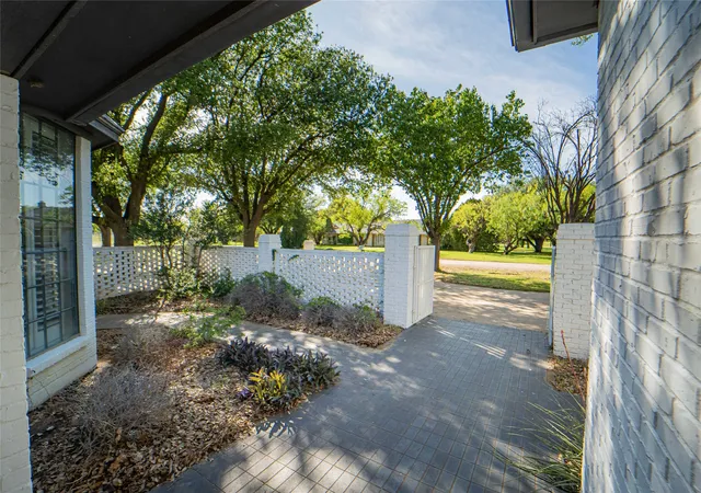 Photo 3 of Single family home for sale at 8 Chaparral Ln, Breckenridge, TX 76424 | MLS# 21229916 | Listing updated on 2026-07-24