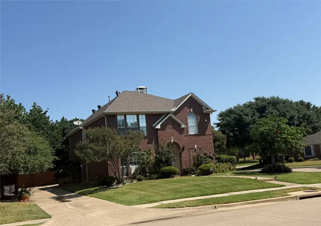 Photo 3 of Single family home for sale at 211 Moss Hill Rd, Irving, TX 75063 | MLS# 21230465 | Listing updated on 2026-08-26