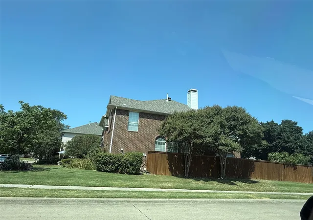 Photo 4 of Single family home for sale at 211 Moss Hill Rd, Irving, TX 75063 | MLS# 21230465 | Listing updated on 2026-08-26