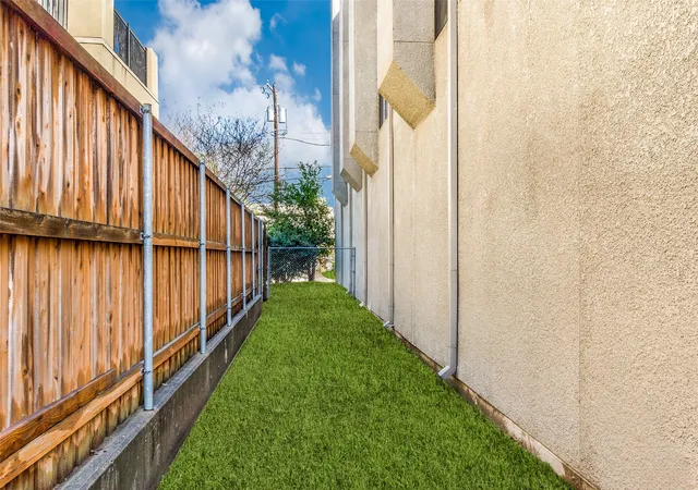 16th image of 3907 Throckmorton St #2, Dallas, TX 75219 | MLS# 21217843