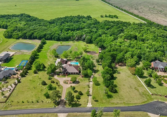 Photo 2 of Mansion for sale at 1000 English Rd, Rockwall, TX 75032 | MLS# 21225673 | Listing updated on 2026-10-07