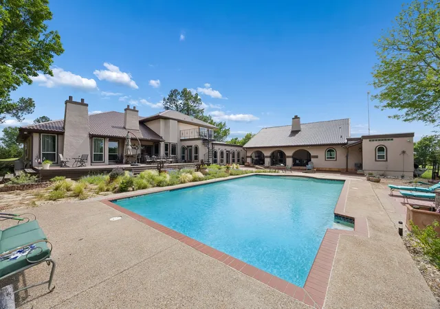 Photo 3 of Mansion for sale at 1000 English Rd, Rockwall, TX 75032 | MLS# 21225673 | Listing updated on 2026-10-07