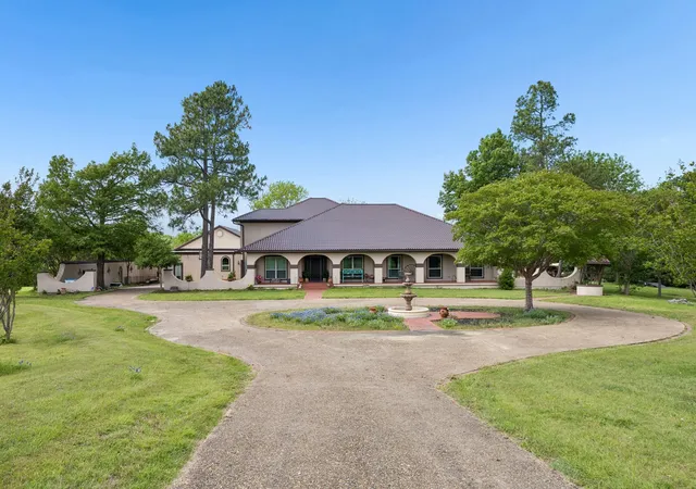 Photo 4 of Single family home for sale at 1000 English Rd, Rockwall, TX 75032 | MLS# 21225673 | Listing updated on 2026-10-07