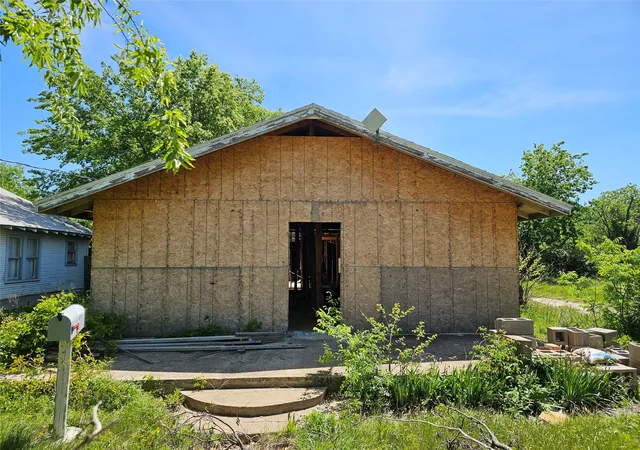 Homes for sale in Brownwood, TX | 1008 Lackey St, Brownwood, TX 76801 | MLS# 21230627