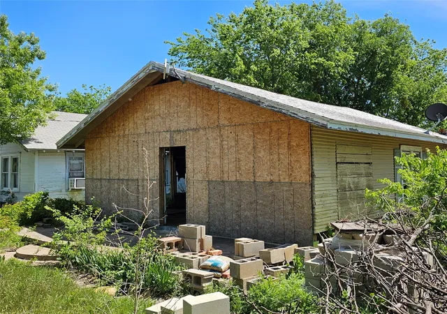 Homes for sale in Brownwood, TX | 1008 Lackey St, Brownwood, TX 76801 | MLS# 21230627
