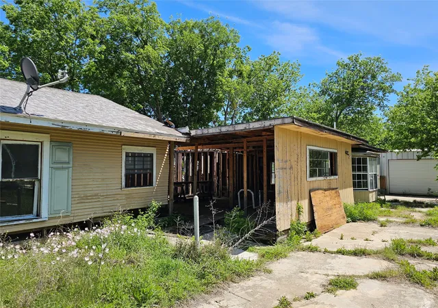 Homes for sale in Brownwood, TX | 1008 Lackey St, Brownwood, TX 76801 | MLS# 21230627