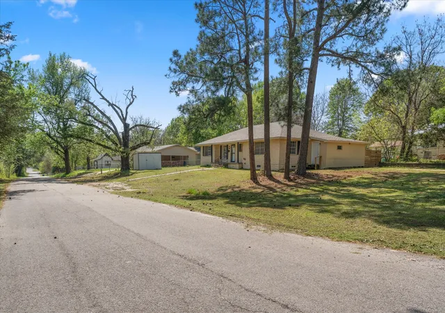 Photo 3 of Single family home for sale at 613 Graham St, Mineola, TX 75773 | MLS# 21230404 | Listing updated on 2026-10-06