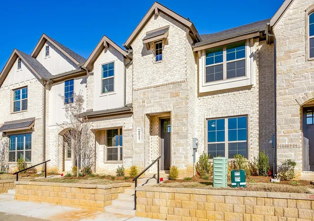 Photo 1 of Townhouse for sale at 6916 Yellow Hammer Wy, Arlington, TX 76001 | MLS# 21230709 | Listing updated on 2026-08-22