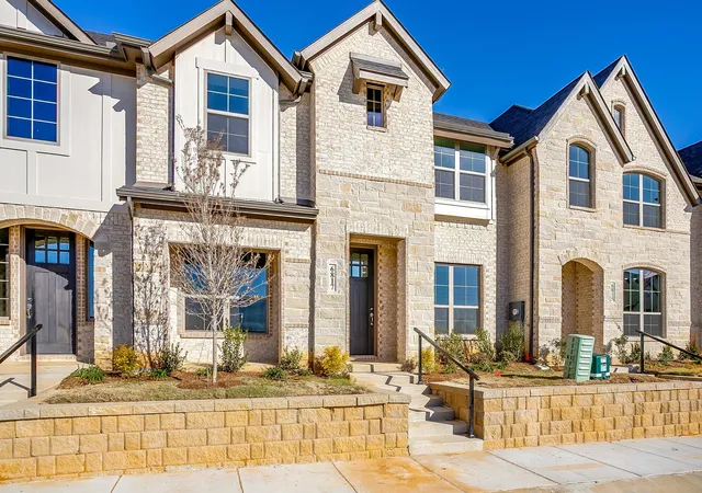 Photo 3 of Townhouse for sale at 6916 Yellow Hammer Wy, Arlington, TX 76001 | MLS# 21230709 | Listing updated on 2026-08-22