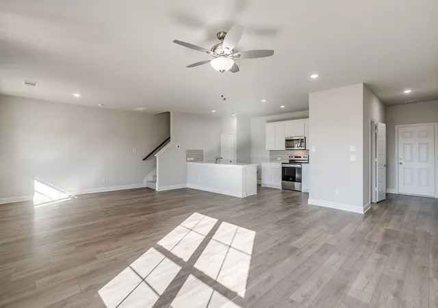 Photo 3 of Townhouse for sale at 6916 Yellow Hammer Wy, Arlington, TX 76001 | MLS# 21230709 | Listing updated on 2026-08-22