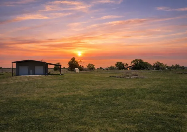 Homes for sale in Marlin, TX | 405 County Road 121, Marlin, TX 76661 | MLS# 21230650