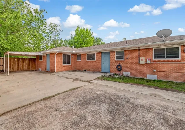 Photo 3 of Single family home for sale at 713 Bailey St, Denton, TX 76205 | MLS# 21227383 | Listing updated on 2026-08-21