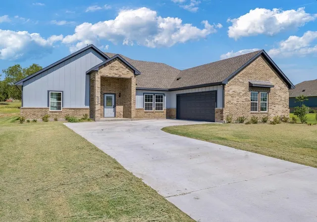 Single family home for sale at 1013 Don Eve Ct, Azle, TX 76020 | MLS# 21230895