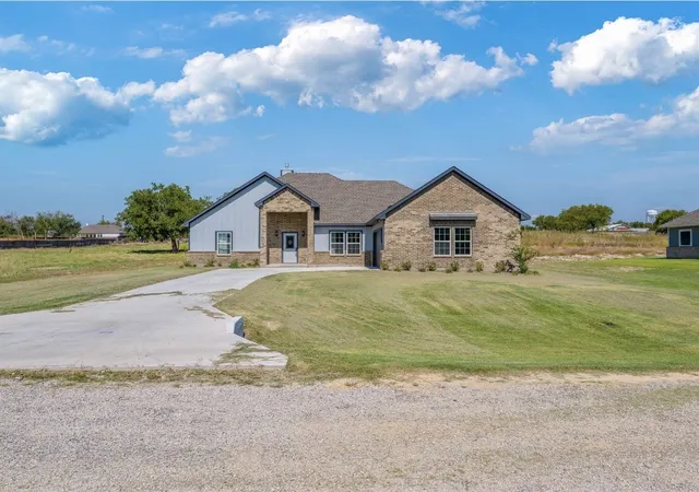 Photo 3 of Single family home for sale at 1013 Don Eve Ct, Azle, TX 76020 | MLS# 21230895 | Listing updated on 2026-10-08