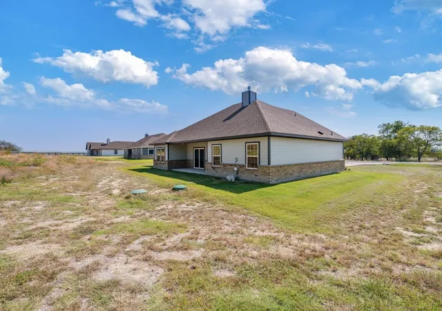 Photo 4 of Single family home for sale at 1013 Don Eve Ct, Azle, TX 76020 | MLS# 21230895 | Listing updated on 2026-10-08