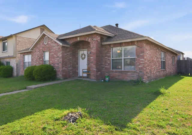 Homes for sale in Cedar Hill, TX | 329 Beechwood Ln, Cedar Hill, TX 75104 | MLS# 21230676