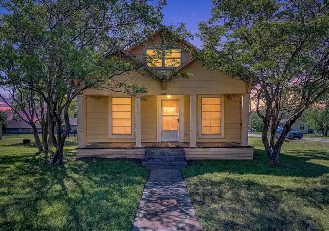 Homes for sale in Pilot Point, TX | 800 S Jefferson St, Pilot Point, TX 76258 | MLS# 21211537
