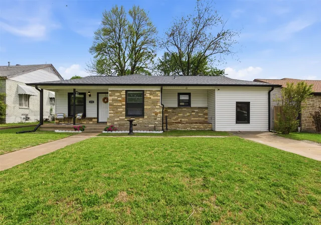 Photo 1 of Single family home for sale at 4324 Lambeth Ln, Fort Worth, TX 76103 | MLS# 21229741 | Listing updated on 2026-08-20