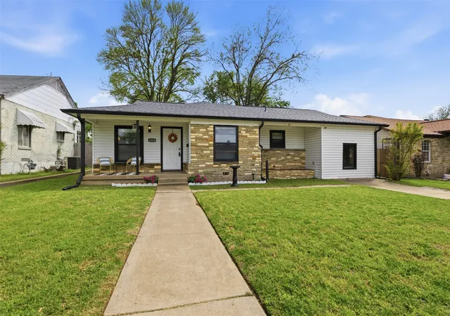 Photo 2 of Single family home for sale at 4324 Lambeth Ln, Fort Worth, TX 76103 | MLS# 21229741 | Listing updated on 2026-08-20
