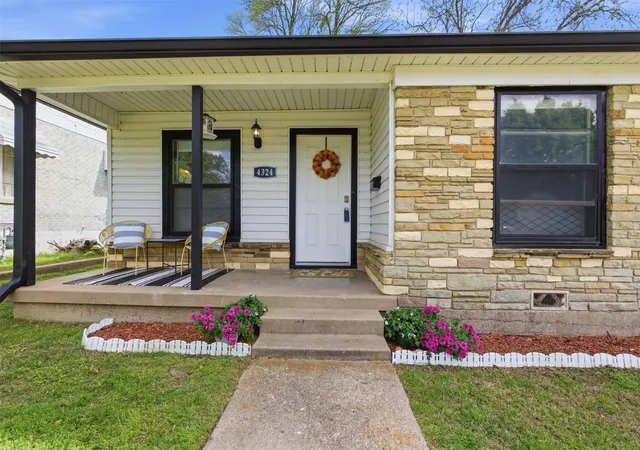Photo 4 of Single family home for sale at 4324 Lambeth Ln, Fort Worth, TX 76103 | MLS# 21229741 | Listing updated on 2026-08-20