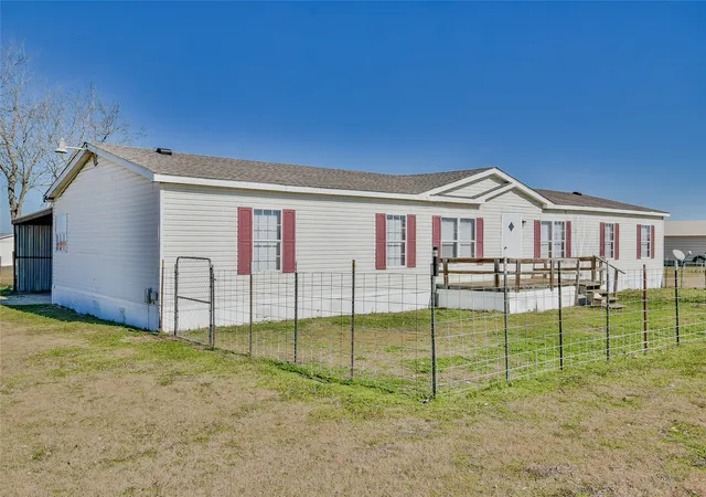 Photo 2 of Manufactured home for sale at 4040 Dillard Ct, Joshua, TX 76058 | MLS# 21230463 | Listing updated on 2026-07-21