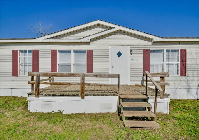 Photo 3 of Manufactured home for sale at 4040 Dillard Ct, Joshua, TX 76058 | MLS# 21230463 | Listing updated on 2026-07-21