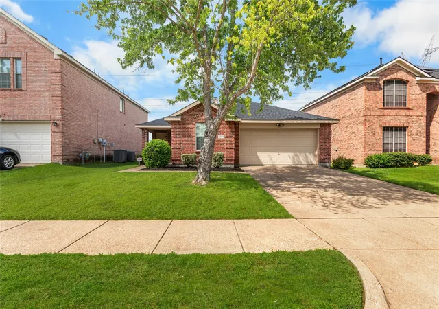 Photo 2 of Single family home for sale at 1225 Glencoe Dr, Glenn Heights, TX 75154 | MLS# 21231069 | Listing updated on 2026-07-18