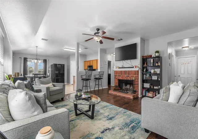 Photo 3 of Single family home for sale at 1225 Glencoe Dr, Glenn Heights, TX 75154 | MLS# 21231069 | Listing updated on 2026-10-03