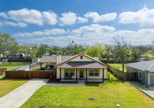 Photo 2 of Single family home for sale at 105 S 6th St, Celeste, TX 75423 | MLS# 21219356 | Listing updated on 2026-07-12