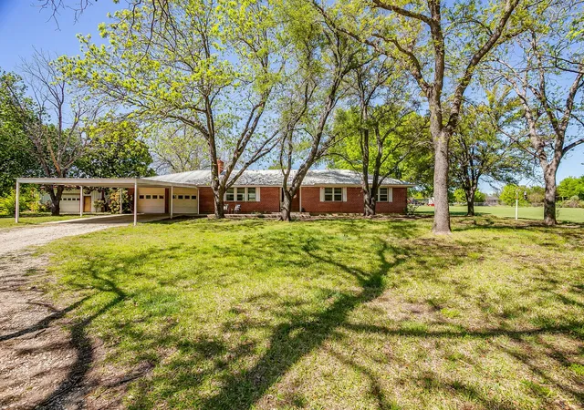 Photo 2 of Single family home for sale at 8216 Cleburne Hwy, Granbury, TX 76049 | MLS# 21231299 | Listing updated on 2026-09-27