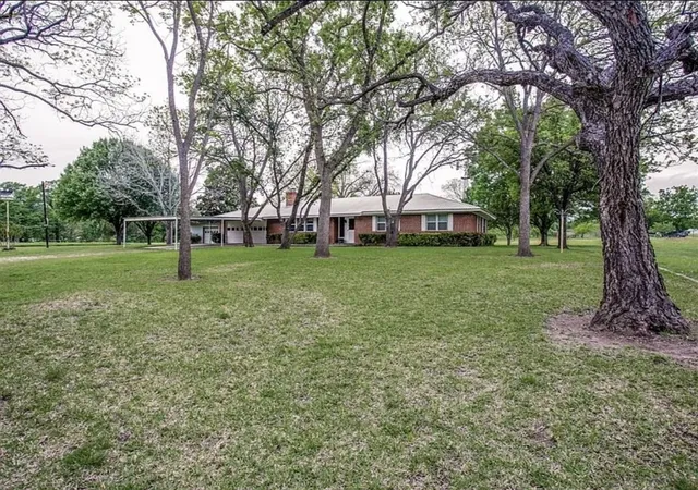 Photo 3 of Single family home for sale at 8216 Cleburne Hwy, Granbury, TX 76049 | MLS# 21231299 | Listing updated on 2026-09-27