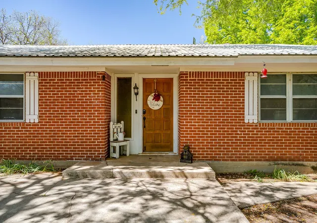 Photo 4 of Single family home for sale at 8216 Cleburne Hwy, Granbury, TX 76049 | MLS# 21231299 | Listing updated on 2026-09-27