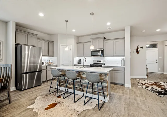 Photo 1 of Single family home for sale at 1201 Shackleford Ln, Weatherford, TX 76087 | MLS# 21231384 | Listing updated on 2026-07-16